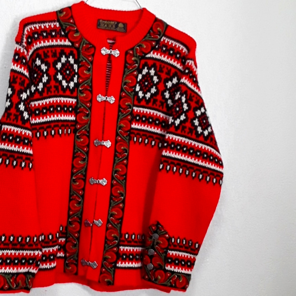 Beautiful 100% Virgin Wool sweater from Norway